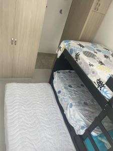 Ένα ή περισσότερα κρεβάτια σε δωμάτιο στο country spacious family complex