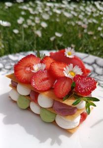 アングラール・ド・サン・フルールにあるHôtel Restaurant Logis La Méridienneのギャラリーの写真