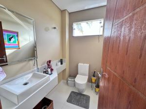 Ένα μπάνιο στο Mogiquicaba Beach House +49 φωτογραφίες