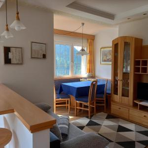 a living room with a blue table and chairs at Residence Wiesenheim in Trodena