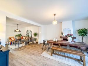 a dining room and living room with a table and chairs at expat renting - Les Coteaux - Jardin - Spacieux in Castanet-Tolosan +30 photos