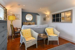 a living room with a couch and two chairs at Trefaes Bach in Abersoch