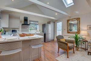 Kuchyň nebo kuchyňský kout v ubytování The Garden Cottage