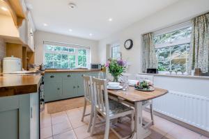 Köök või kööginurk majutusasutuses Alices Cottage