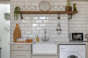 Gallery image of Little Seacroft in Bucks Mills