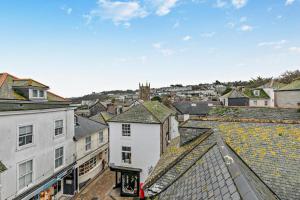vistas a la ciudad desde los tejados de los edificios en Rooftop Rendezvous - St Ives, en St Ives 17 fotos más