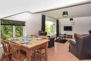 Μια τηλεόραση ή/και κέντρο ψυχαγωγίας στο High Tide