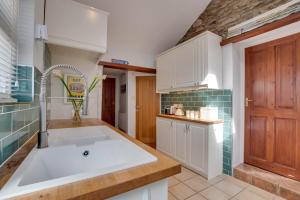 Fotografie z fotogalerie ubytování 2 Inglenook Cottages Croyde v destinaci Croyde