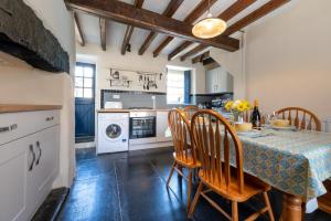 a kitchen and dining room with a table and chairs at Ty Newydd in Dolgellau