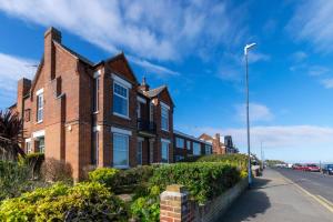 ein Backsteinhaus an der Straßenseite in der Unterkunft Number 46 in Whitstable