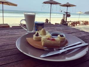 a plate of food on a table at the beach at JJ Beach Resort & JJ Seafood in Ko Phayam