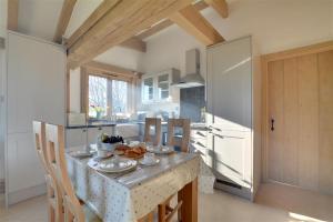 O bucătărie sau chicinetă la Glebe Cottage +13 fotografii
