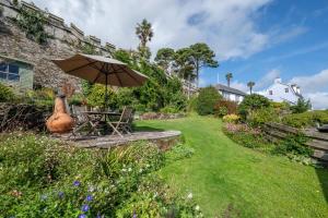 Aed väljaspool majutusasutust Little In Sight