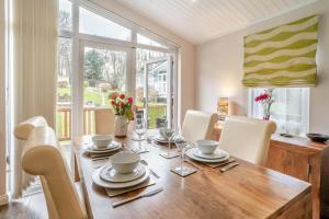 Ruang duduk di The Beech House Lodge - New Quay