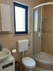 Koupelna v ubytování Apartment Nina with private pool + 33 fotografií