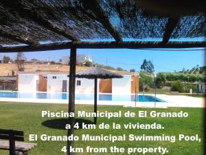 a sign for a villa with a swimming pool at Casa de las Letrinas Alta, 2 Habt 5 más 1 Pers max chimenea con horno in Puerto de la Laja