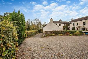 an estate with a stone driveway and a house at Rosie Cottage in Bassenthwaite +15 photos