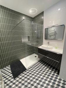 a bathroom with a shower and a sink at Héliotrope - 3 chambres in Propriano +53 photos