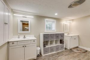 Φωτογραφία από το άλμπουμ του Private Ponds and Trails Hillsboro Nature Retreat! σε Hillsboro +37 φωτογραφίες