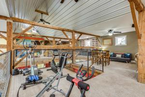 Γυμναστήριο ή/και όργανα γυμναστικής στο Private Ponds and Trails Hillsboro Nature Retreat!