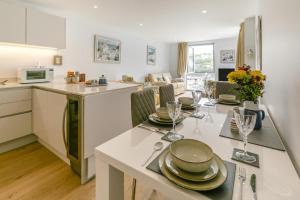 Kuchyň nebo kuchyňský kout v ubytování 11 The Old Station Masters House