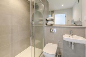 Koupelna v ubytování 11 The Old Station Masters House + 22 fotografií