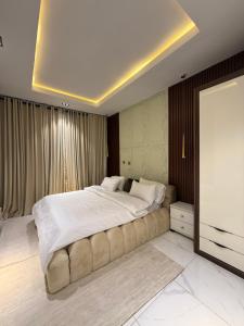 Una cama o camas en una habitación de Albert