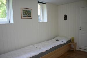 a bed in a room with a window at Gemütliche Ferienwohnung am Fjord 