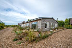 a small house with a garden in front of it at Hazel Barn in Lyminge