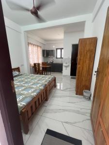 Dapur atau dapur kecil di Gopurathingal studio Apartment Bethel