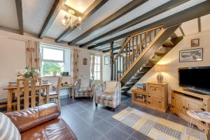 Televiisor ja/või meelelahutuskeskus majutusasutuses Mary-Rose Cottage