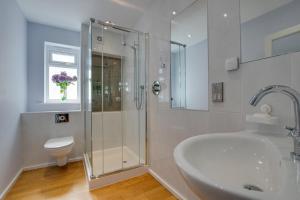 Vannituba majutusasutuses Lower Trenarthan +15 fotot