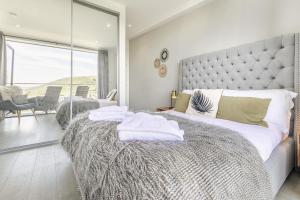 Postel nebo postele na pokoji v ubytování Coastal Suite - W2 + 25 fotografií
