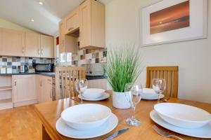 Kuchyň nebo kuchyňský kout v ubytování Pine Tree Cabin