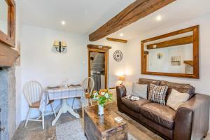 Posezení v ubytování Gem Cottage