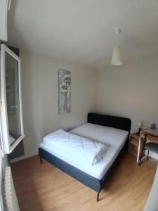 Postel nebo postele na pokoji v ubytování Chambre à l étage