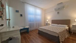 Postel nebo postele na pokoji v ubytování ÇATKAPI PANSİYON Çiftlikköy Çeşme -İzmir