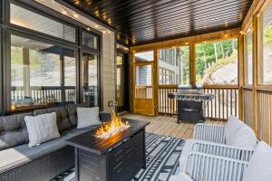 Gallery image of Luxe Forest Retreat HotTub, Sauna, PoolTable, View in Dwight