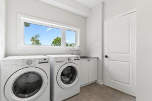 Gallery image of Luxe Forest Retreat HotTub, Sauna, PoolTable, View in Dwight