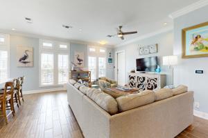 TV a/nebo společenská místnost v ubytování Palmilla Beach Resort Sea Gate Condominiums #206