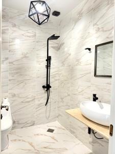 Un baño de Sun Line Hotel Kobuleti 39 fotos más
