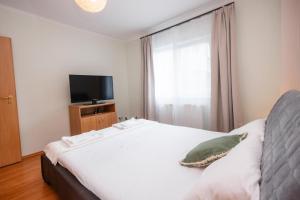 Ένα ή περισσότερα κρεβάτια σε δωμάτιο στο IZZY Apartament