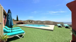 Hồ bơi trong/gần La Casa Roja Torrox 6 huéspedes y piscina privada