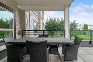 Fotografie z fotogalerie ubytování Peaceful Oasis Chic 2Bedroom Comfort v destinaci Harrison Hot Springs