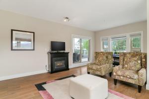 Fotografie z fotogalerie ubytování Peaceful Oasis Chic 2Bedroom Comfort v destinaci Harrison Hot Springs