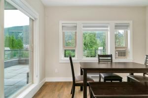 Fotografie z fotogalerie ubytování Peaceful Oasis Chic 2Bedroom Comfort v destinaci Harrison Hot Springs + 10 fotografií