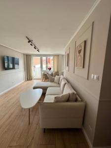 Μια τηλεόραση ή/και κέντρο ψυχαγωγίας στο Apartament KAJA