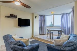 Televisyen dan/atau pusat hiburan di Crab Nest 2 Bedrooms and 2 Bathrooms