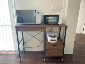 a table with two microwaves and a microwave and a toaster oven at Vamos Villa Tokunoshima - Vacation STAY 19370v in San