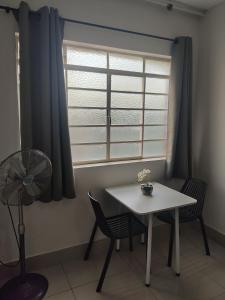 Posezení v ubytování Apartamento Kitnet No Centro São Lourenço